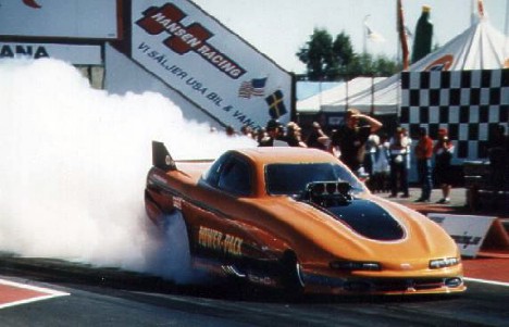 Dezsoe Krivan won over the Italian crowd at MotorSport 2000 with smoky burnouts like this. Photo thanks to Power Pack Motorsports